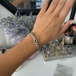James Avery Lovers Knot bracelet